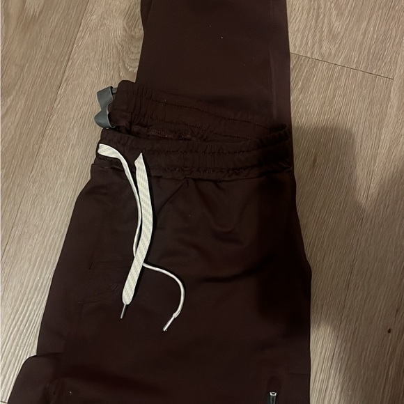 Vuori Men's Sunday Performance Joggers in a brown/oxblood color. - Picture 4 of 5